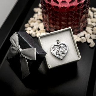 Mikulášská nadílka plná lesku! ✨ Jen do neděle získáte 16% slevu na všechny nezlevněné šperky s kódem MIKULAS16. Udělejte...